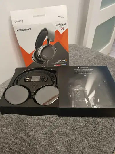 Eng below Utilisé pendant un an. Très bon premier casque de jeux. Viens avec l'emballage complet. Us...