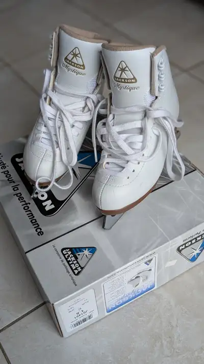 Figure Skates Jackson Mystique with Mark II Blade, Size 1.5, View more