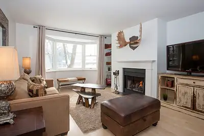 Fully furnished 3 bedroom 2 bath condo ideally located close to hospital, smu / dal university . All...