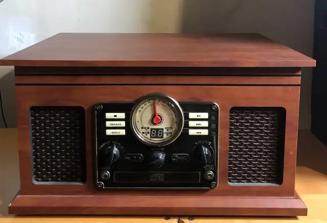 Innovative Technology Nostalgic Classic Wood 6-in-1 Turntable  in Stereo Systems & Home Theatre in Mississauga / Peel Region - Image 2