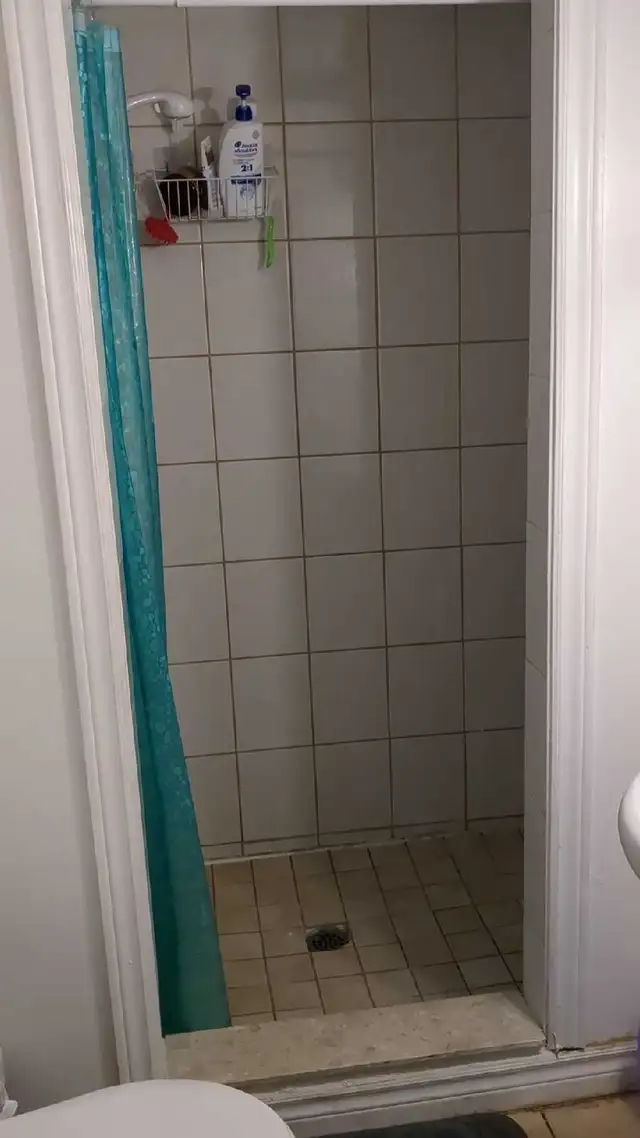 private room for rent in a shared basement  in Room Rentals & Roommates in Markham / York Region - Image 6