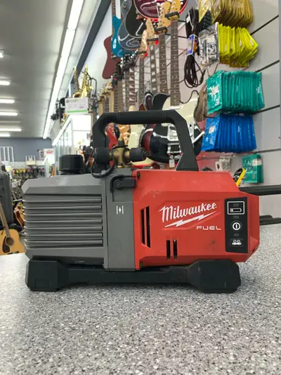 Milwaukee 2941 M18 Vacuum Pump Item# 1392136 Great working condition Swap Shop 416-701-1701 WE BUY G...