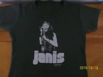 Janis Joplin :  livres,  pochettes de disque,  un T-shirt, View more