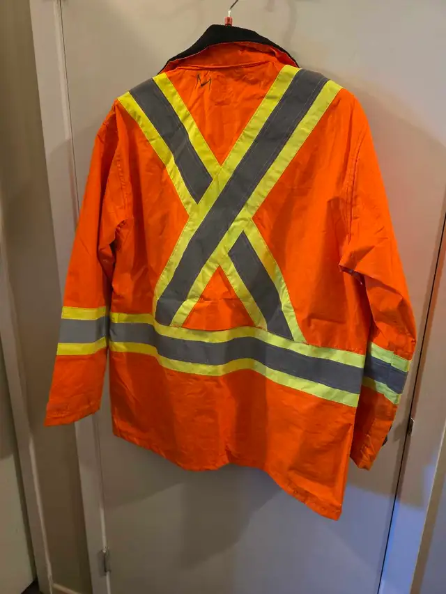 rain jacket pioneer medium in Men's in Edmonton - Image 5