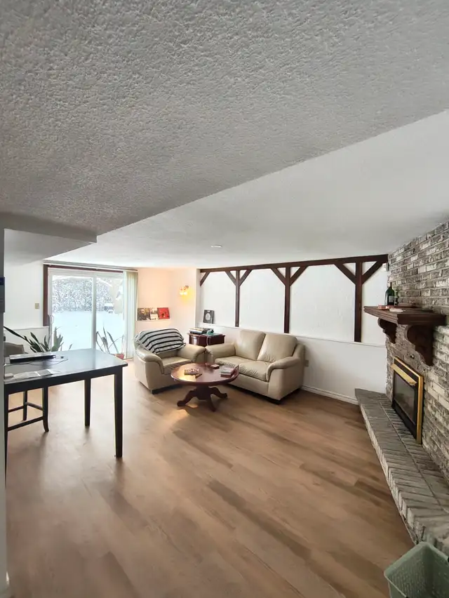 Spacious Summer Room Close to UWaterloo in Room Rentals & Roommates in Kitchener / Waterloo - Image 4