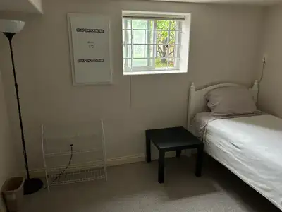Hi we have a room available for rent in a family house. Ideal for students. It will work well for a...