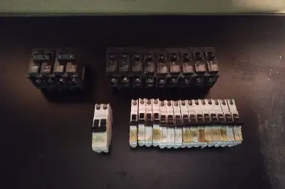 27X Breakers Disjoncteurs Federal Pioneer Siemens Stab-Lok, View more