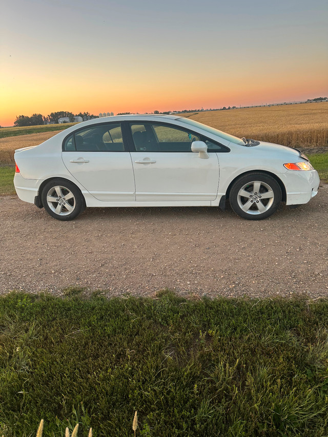 Beautiful low km 2009 Honda Civic Sport in Cars & Trucks in Medicine Hat - Image 4
