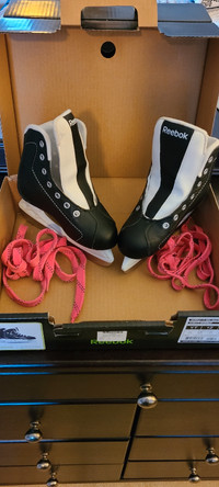 Size 12 Youth Reebok Skates with Pink Laces