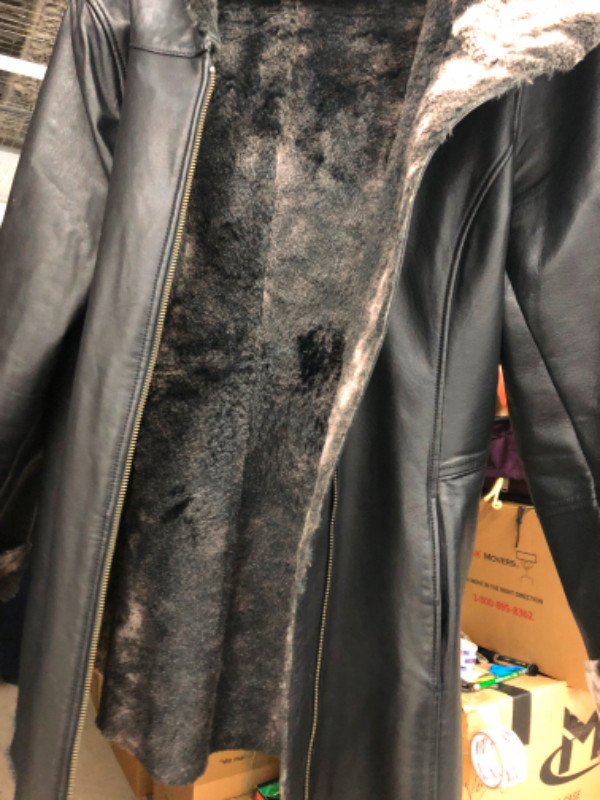 Danier Genuine Leather Hooded Winter Coat in Women's - Tops & Outerwear in Markham / York Region