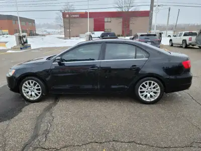 2014 VW Jetta TDI Highline. 275,000 km. Leather seats, sunroof, New brakes, new tires, timing belt a...