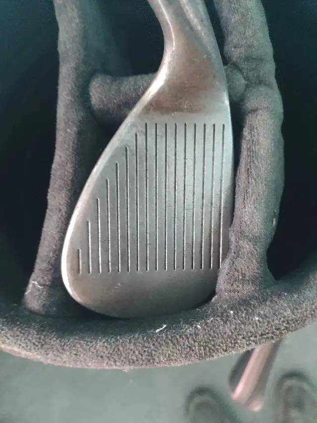 Titleist Vokey 52 degree wedge in Golf in Gatineau - Image 4