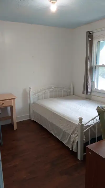 2 bedrooms house for rent