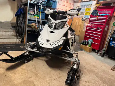 Selling my 2008 ski doo mxz 500ss it is a solid sled I love it running amazing