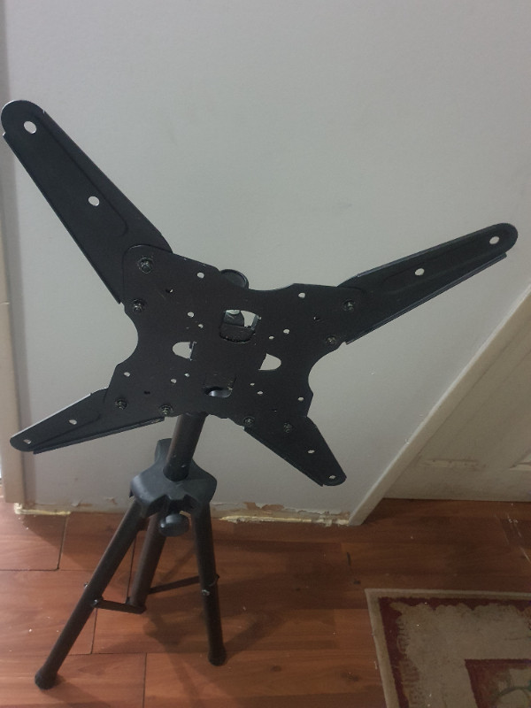 Custom    tv tripod stand for  upto 65 size tv screen or display in Video & TV Accessories in Mississauga / Peel Region - Image 2