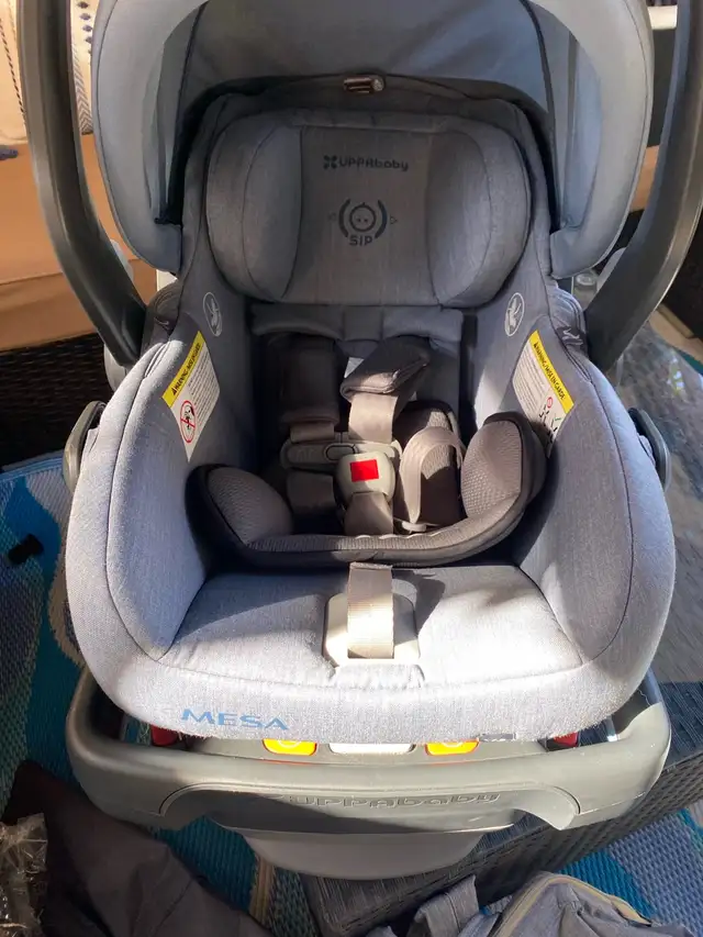 Uppababy Vista V2 stroller and bassinet ( car seat extra cash )  in Strollers, Carriers & Car Seats in Markham / York Region - Image 7