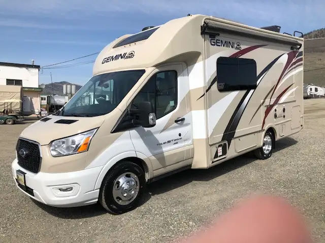 LIKE NEW - 2021 MOTOR HOME FOR SALE in RVs & Motorhomes in Kamloops - Image 4