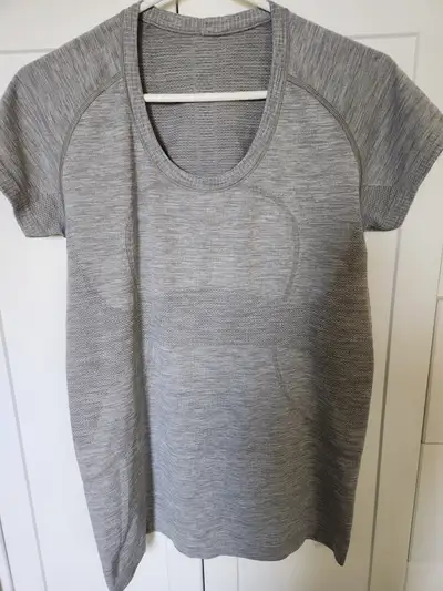 Lululemon Swiftly Tech crew (size 8), View more