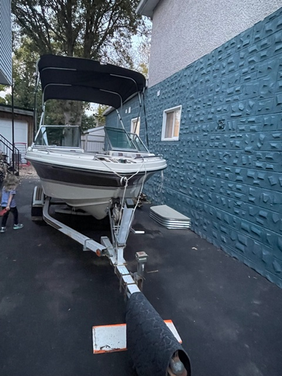1988 Peterborough Monza 16-foot fibreglass. For the shell only. Engine not working. The fibreglass w...