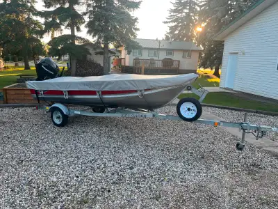 For sale 2009 Lund wc 14 DLX boat and 25 hp Merc 4 stroke motor, with galvanized EZ load trailer wit...