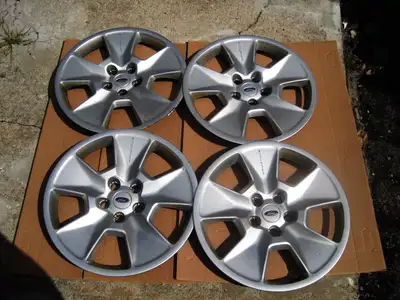 80$ - Set de (4) Ford Explorer Cap de Roues 17 Pouces Originale / OEM Ford Explorer 17 Inch Wheel Co...