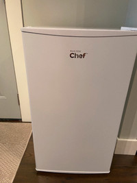 MASTER Chef Energy Star Compact Refrigerator w/ Internal Freezer