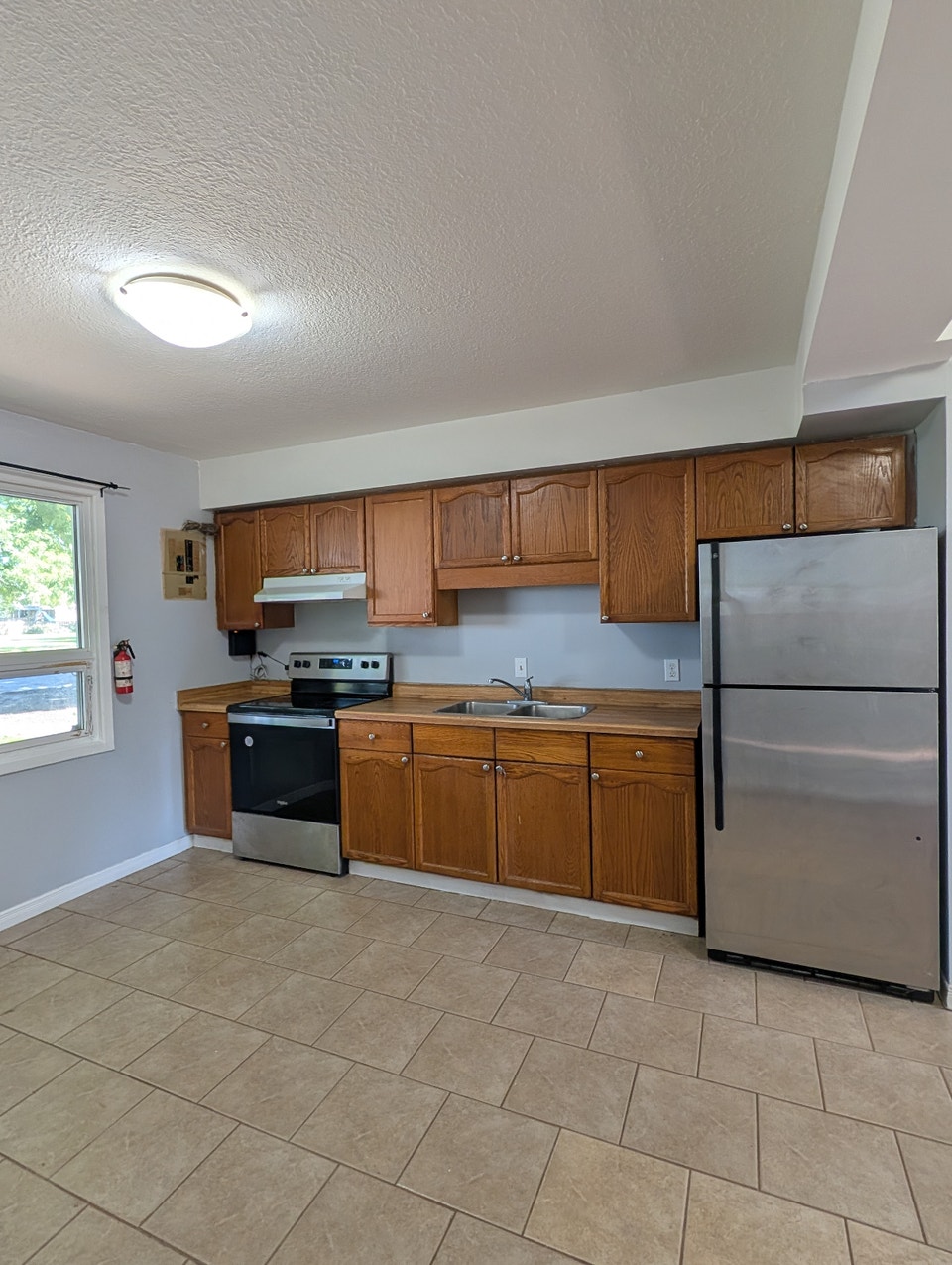 Spacious Pet-Friendly Corner 2-bdr Townhome, Town of Alvinston 1