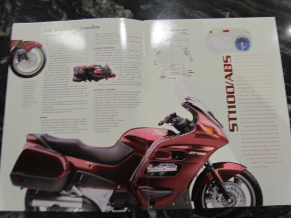 HONDA 2001 SPORT MOTORCYCLE BROCHURE CATALOG dans Pièces et accessoires pour motos  à Ville de Montréal - Image 2