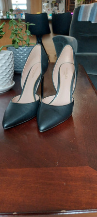 Guess Marciano black heels.