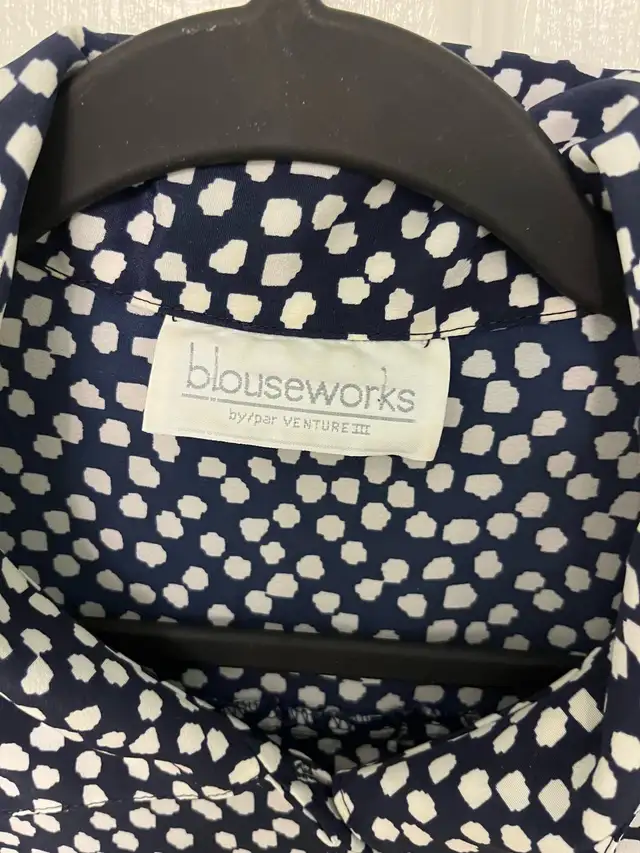   nice Blouseworks blouse, 3X, $5 in Women's - Tops & Outerwear in City of Halifax - Image 3