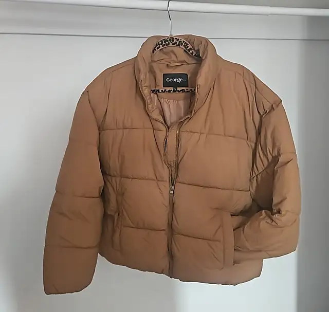 Manteau puffer in Women's - Tops & Outerwear in City of Montréal - Image 2