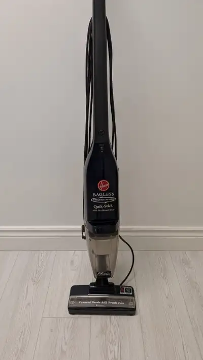 HOOVER Cyclonic Action Bagless Vacuum in good working condition: * Cyclonic bagless technology * Lig...