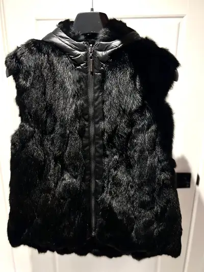 Manteau en fourrure de lapin BCBGMAXAZRIA, View more