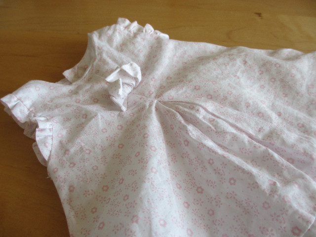 Robe en coton pour bébé taille 1 mois (avec culotte) (C103) dans Vêtements - 0 à 3 mois  à Ville de Montréal