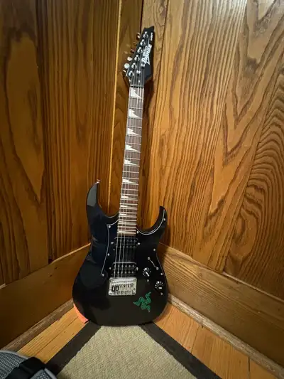 Ibanez Gio Mikro 3/4 size guitar Gig bag with back pack straps included Excellent condition Great he...