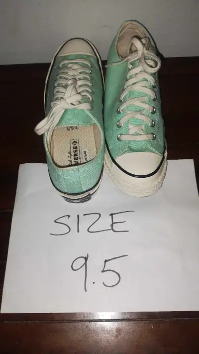 -CONVERSE all-star shoes -size:9.5 -new,good overall condition Contact kijiji msngr