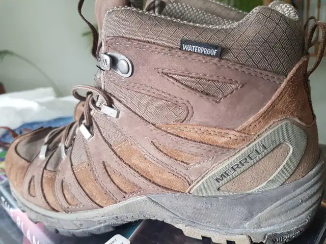 Women's size 8 Merrell hiking boots in Women's - Shoes in Calgary - Image 2