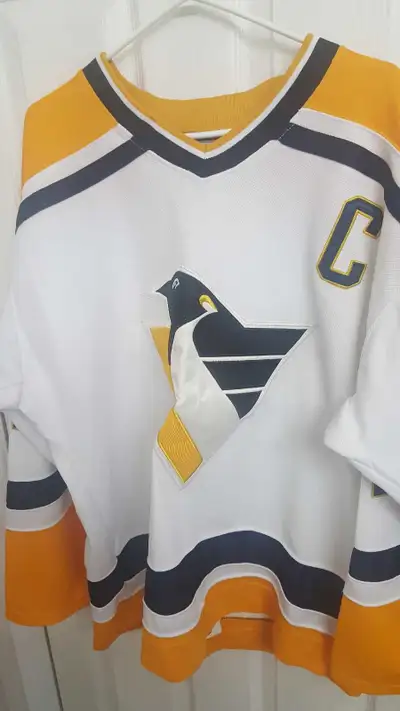 Sidney Crosby alternate jersey Size extea large 52