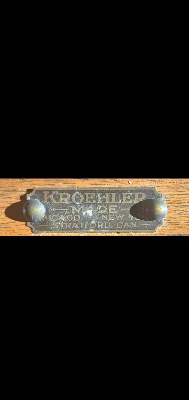 Kroehler Upholstered Armchair in Chairs & Recliners in Markham / York Region - Image 4
