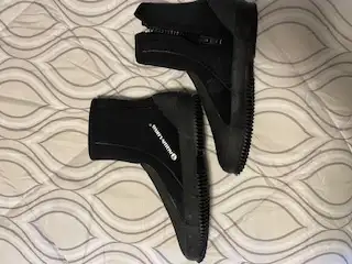 Mens Diving/Snorkeling Neoprene boots. Size 9 – 10. Worn with diving fins, also for sale. Very good...