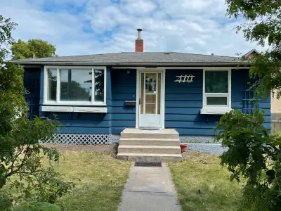 Cute, cozy, and bright 2 bedroom house. Located walking distance to park and splash pad. 410 5 Ave N...