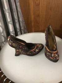 New, Decorative Ladies Shoes Size 6-6 1/2 by “Qupid”