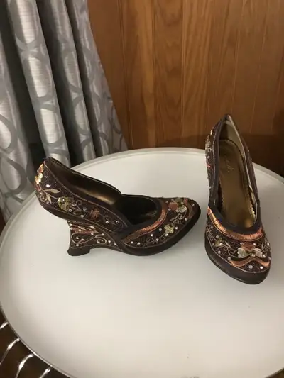 New, Decorative Ladies Shoes Size 6-6 1/2 by “Qupid”, View more