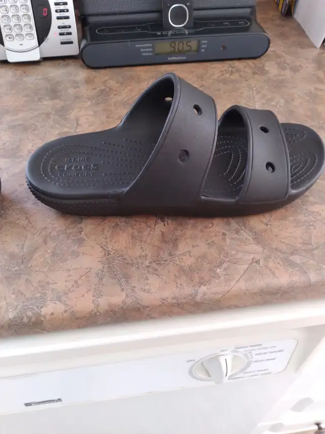 WOMEN'S SIZE 9 CROCS SANDALS in Women's - Shoes in City of Halifax - Image 8