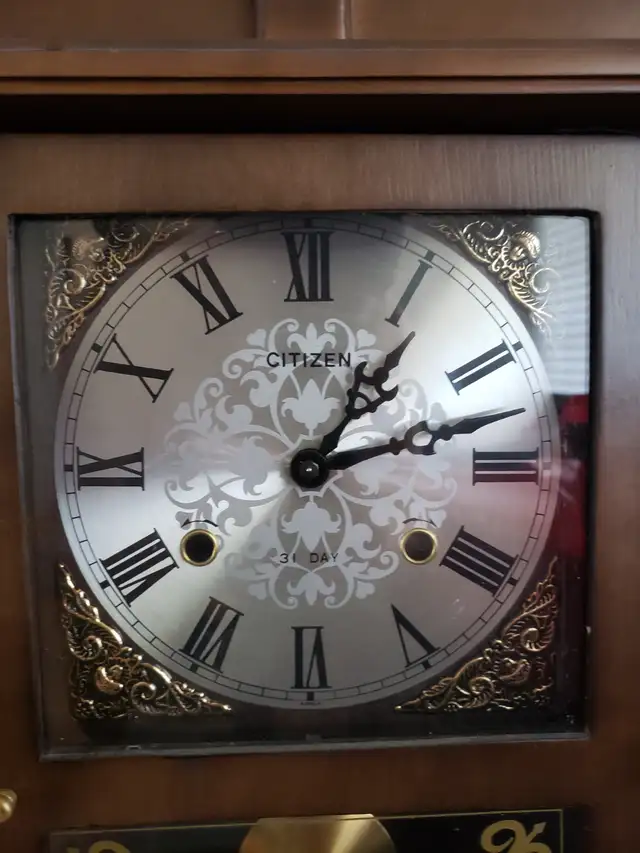 Wood Chiming Pendulum Wall Clock in Home Décor & Accents in City of Toronto - Image 4