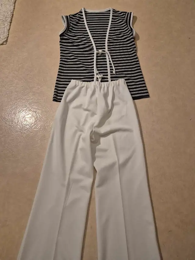 Women's Striped Top and White Pants Lounge Set in Multi-item in Napanee - Image 3