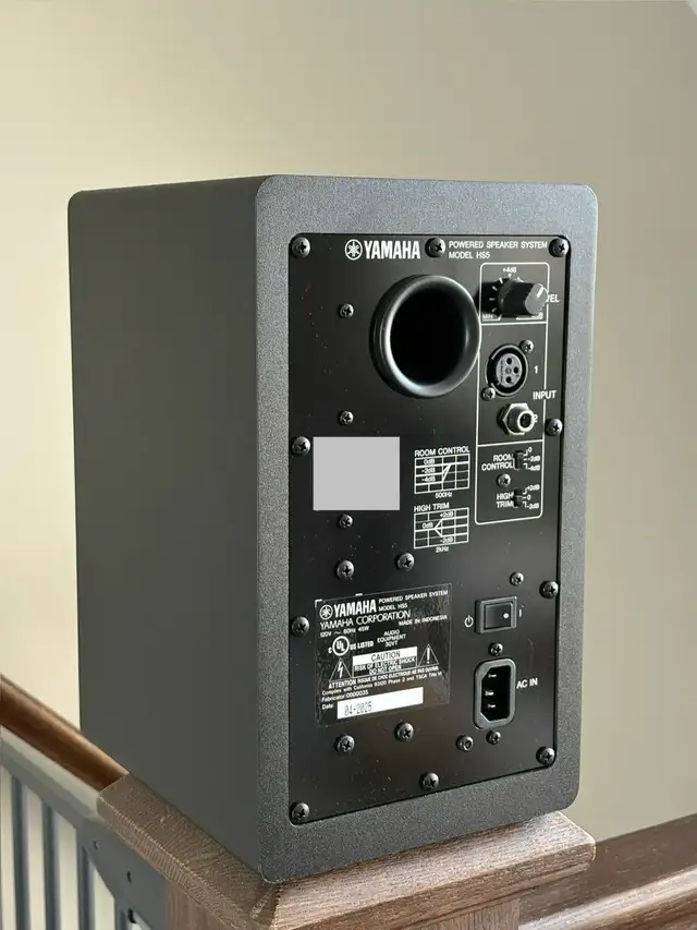 Yamaha HS5 Studio Monitor in Pro Audio & Recording Equipment in London - Image 4