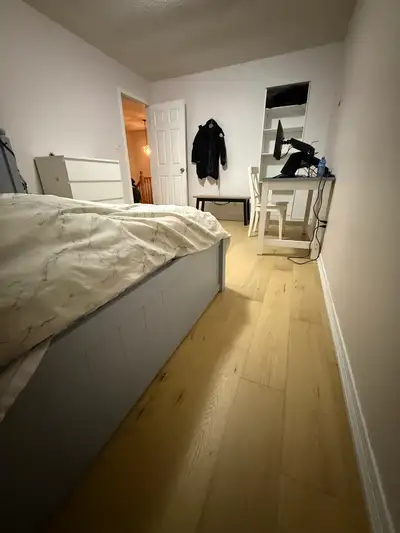 Private Room for Rent | Erin Mills | Near UTM & Credit Valley Hospital Bright private bedroom availa...