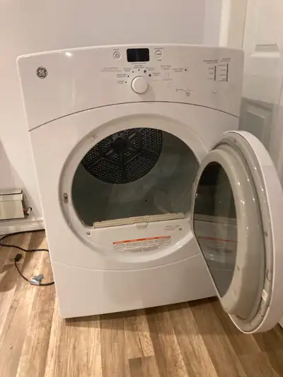 "General Electric" Gas dryer. Works fine. Washer fail so home owner decided to buy a combo to match...