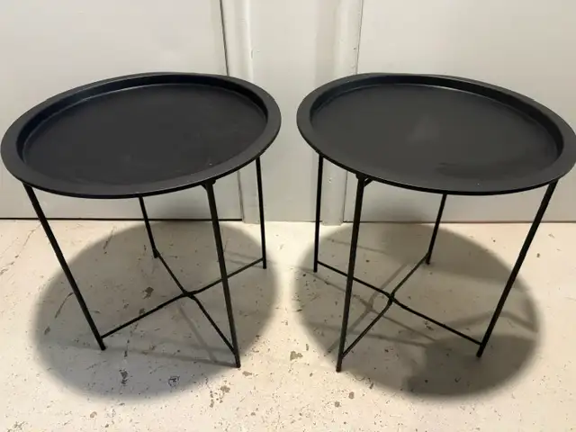 2 Round Black Steel Accent Tables (47 x 47 cm)